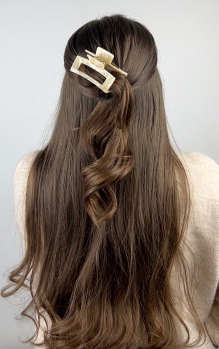 5 EASY CLAW CLIP HAIRSTYLES TO TRY NOW - FOR ALL HAIR TYPES AND LENGTHS