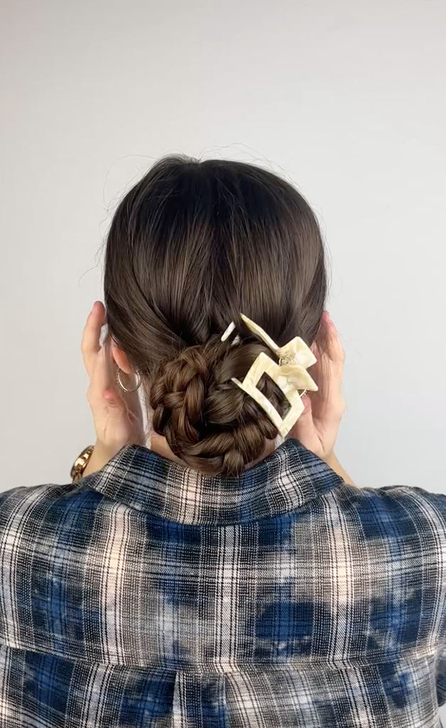 FIVE WAYS TO STYLE CLAW CLIPS – ELIA ESSENTIALS